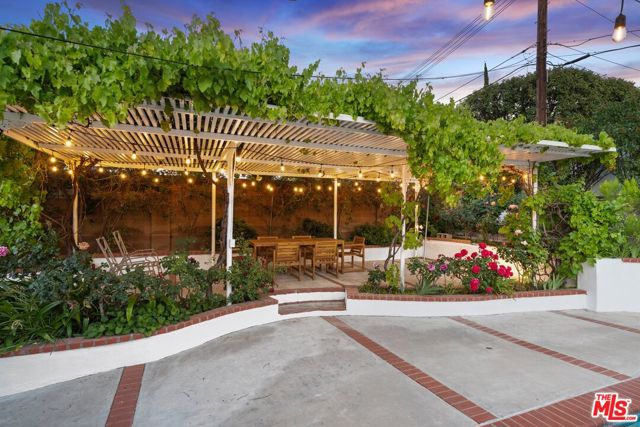 23020 Lita Place, Woodland Hills CA: https://media.crmls.org/mediaz/4be2829b-d87c-44d9-bf30-36f93090c127.jpg