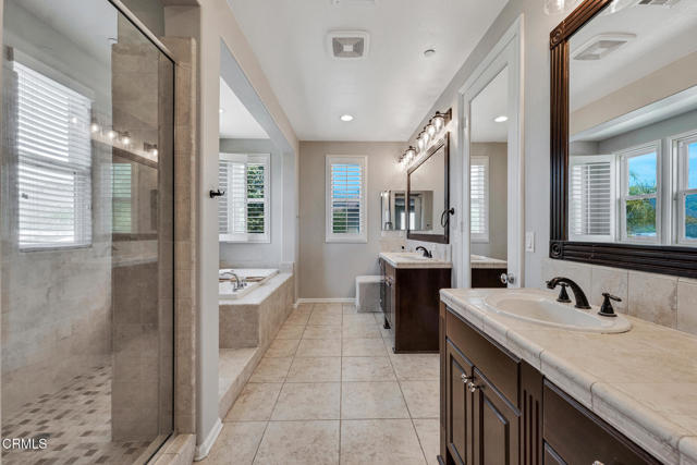 20752 Veneto Way, Porter Ranch CA: https://media.crmls.org/mediaz/4be29c3e-f6fe-46d1-88b3-2bd8ebe64b15.jpg