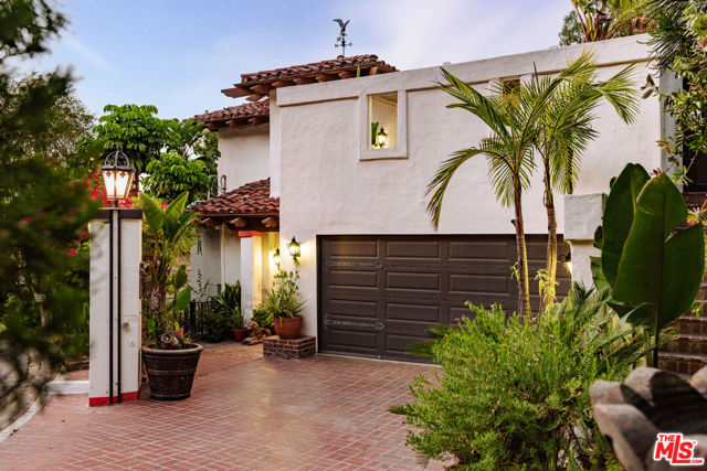 2942 Passmore Drive, Los Angeles CA: https://media.crmls.org/mediaz/4be2d553-e554-49a9-b875-c4cbb2f6954e.jpg