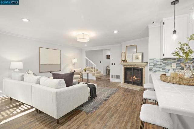 Image 9 of 39 For 822 Rose Dr