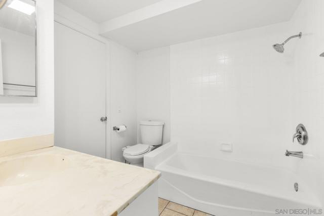 17727 Valle De Lobo Drive, Poway CA: https://media.crmls.org/mediaz/4be3d0d2-013d-45ed-ac89-0a2a23784d7f.jpg