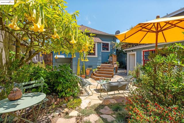 6521 Herzog St, Oakland CA: https://media.crmls.org/mediaz/4be45126-dd95-4416-81a1-1a19358670ff.jpg