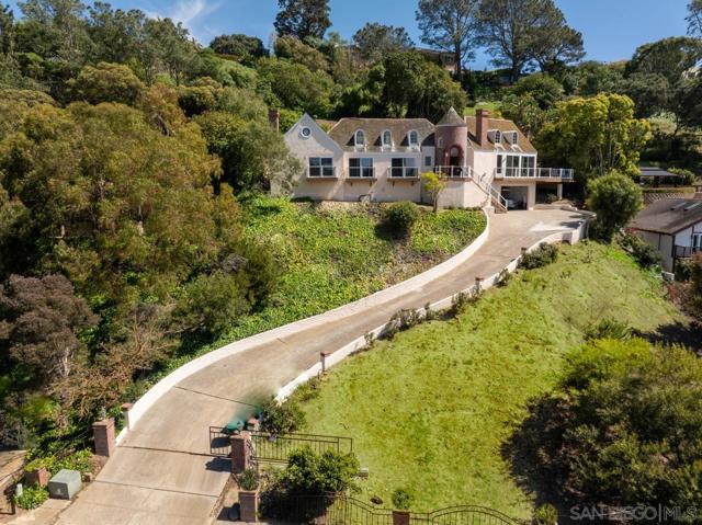 1935 Nautilus St, La Jolla CA: https://media.crmls.org/mediaz/4be45205-f5be-4ca2-b5c3-b60d49ab4efb.jpg
