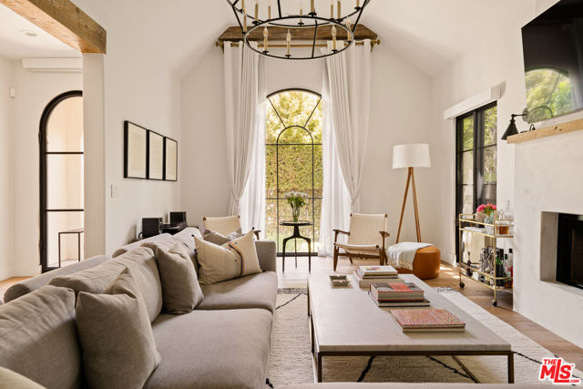 459 N Crescent Heights Boulevard, Los Angeles CA: https://media.crmls.org/mediaz/4be4ae75-7d33-4074-af6c-75aed8f97f96.jpg