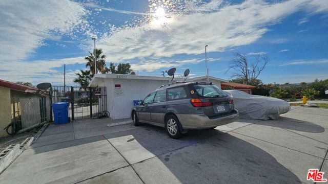 66327 7th Street, Desert Hot Springs CA: https://media.crmls.org/mediaz/4be5a921-2084-43e5-879d-0ee233645dd1.jpg