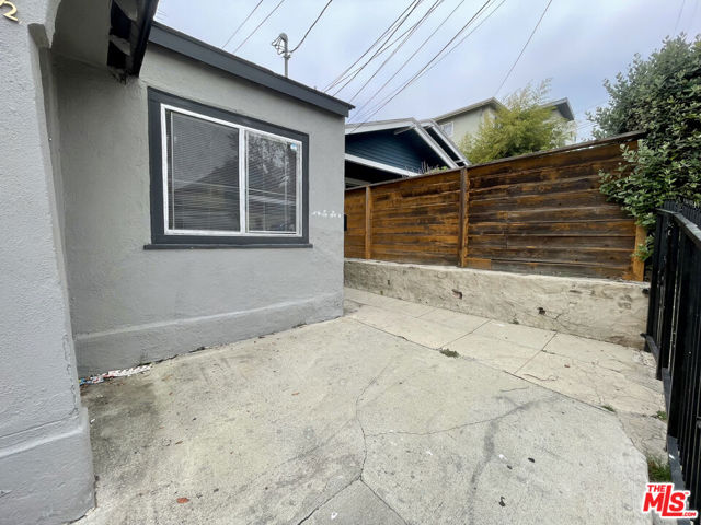 223 Lake Shore Terrace, Los Angeles CA: https://media.crmls.org/mediaz/4be62010-6d44-4237-8434-4fb92a2958b9.jpg