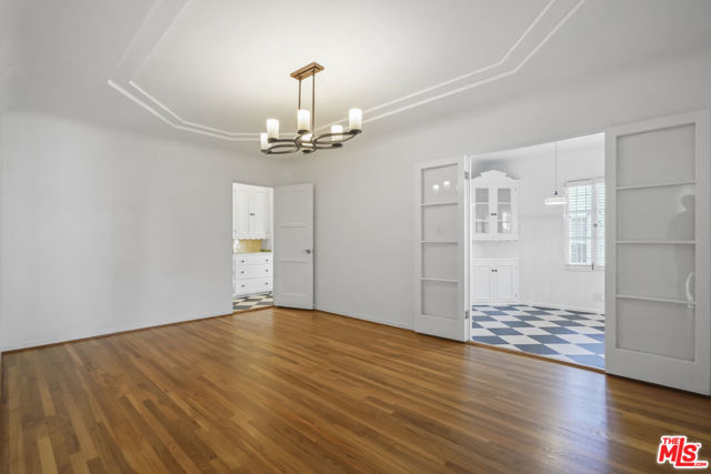 1143 S Rimpau Boulevard, Los Angeles CA: https://media.crmls.org/mediaz/4be76713-e6b7-4c29-a53a-22d833cf7b1f.jpg