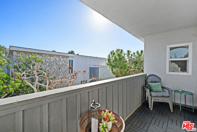 4800 La Villa Marina, Marina del Rey CA: https://media.crmls.org/mediaz/4be785d6-16bc-4247-99db-3c881b3ca463.jpg