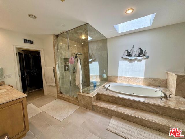 328 15th Street, Santa Monica CA: https://media.crmls.org/mediaz/4be7d279-04ae-4459-b3c1-6aa2dddd4b7b.jpg