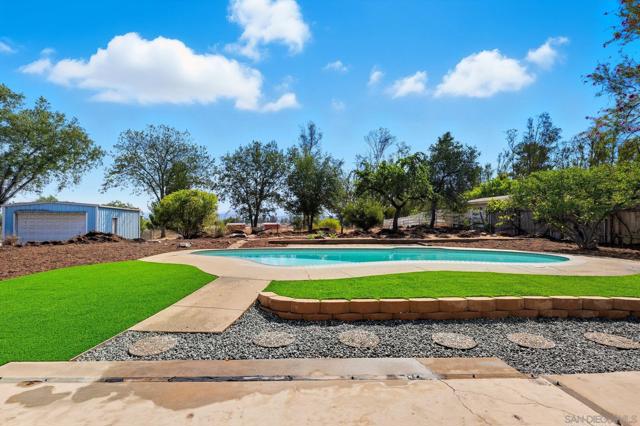 2118 Toca Ln, Ramona CA: https://media.crmls.org/mediaz/4be7dd7c-483d-4b2b-b719-67f7689c74f4.jpg