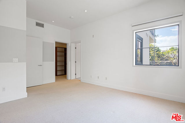 8788 Shoreham Drive, West Hollywood CA: https://media.crmls.org/mediaz/4be92d60-23b9-4194-a04d-139a9e793d94.jpg