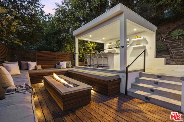 3873 Berry Drive, Studio City CA: https://media.crmls.org/mediaz/4be92f46-0b3b-4183-a226-e86cd620497c.jpg