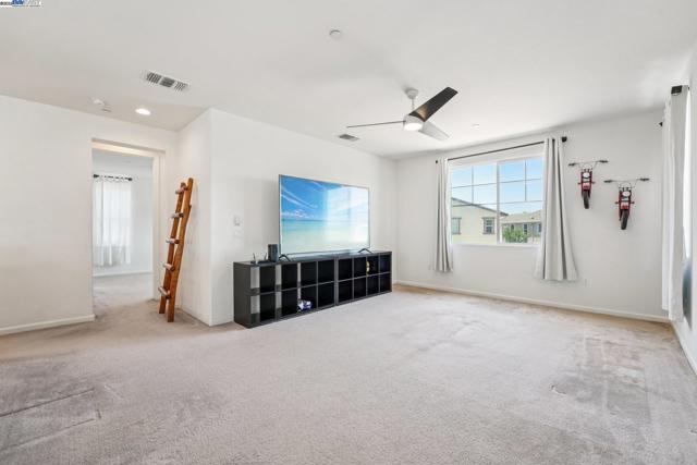 4778 Hawkins St, Antioch CA: https://media.crmls.org/mediaz/4be998bb-6bc7-416c-a8fa-b8246d732861.jpg