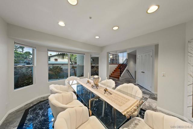 10164 Vivera Dr, La Mesa CA: https://media.crmls.org/mediaz/4bea8a2c-7adc-4813-836f-1fdacc9c3800.jpg
