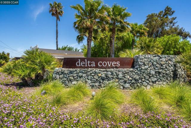 3305 Delta Coves Dr, Bethel Island CA: https://media.crmls.org/mediaz/4beaf6a3-f3bc-49e2-8323-19d1141ffd1b.jpg