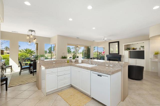 80080 Riviera, La Quinta CA: https://media.crmls.org/mediaz/4bebefba-4efa-42af-8002-ef5e4ea927ac.jpg