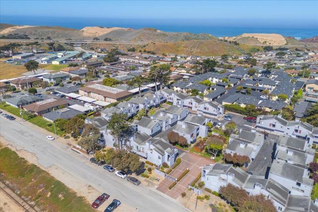 3095 Marina Drive, Marina CA: https://media.crmls.org/mediaz/4bed72f8-ad76-423b-82fa-0fd93b50961c.jpg