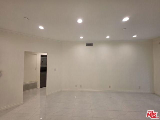12000 Goshen Avenue, Los Angeles CA: https://media.crmls.org/mediaz/4bed75cd-0b4f-43c7-8231-6ca7e49361e7.jpg