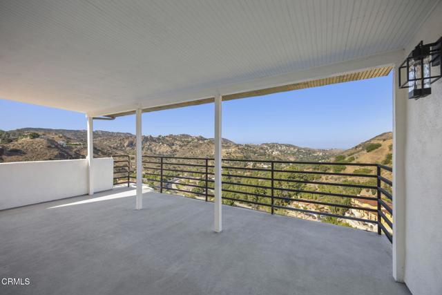 40 Saddlebow Road, Bell Canyon CA: https://media.crmls.org/mediaz/4beda1db-5fe9-4ab1-a0f4-cc79c6d391a1.jpg