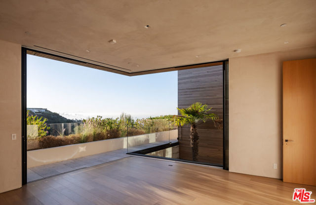 1520 Carla, Beverly Hills CA: https://media.crmls.org/mediaz/4bee3603-1979-49f7-916a-2fe197efe459.jpg