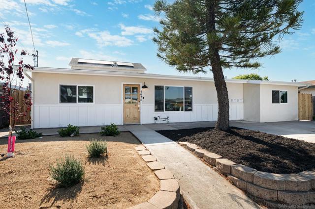 4626 4628 Derrick dr, San Diego CA: https://media.crmls.org/mediaz/4bee4b30-3387-4c86-b53c-52b25bac0b96.jpg