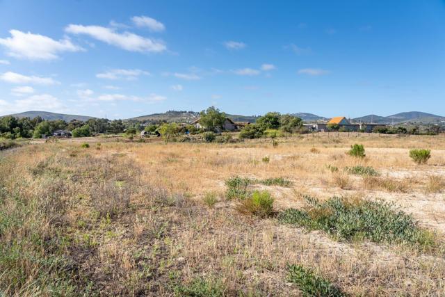6207 Calle Ponte Bella, Rancho Santa Fe CA: https://media.crmls.org/mediaz/4bee7660-b06d-4d17-97c2-c23bdded942f.jpg