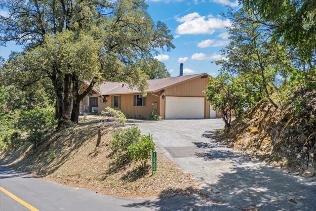 18584 Favre Ridge Road, Los Gatos CA: https://media.crmls.org/mediaz/4beedf0f-dd89-476c-af43-40b04b2bf588.jpg
