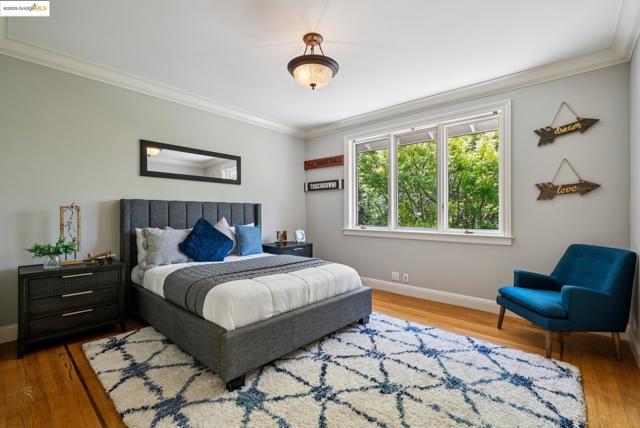 9 Burton Vista Ct, Lafayette CA: https://media.crmls.org/mediaz/4beef28e-363e-4dbe-896f-0cd5c6f0c01d.jpg