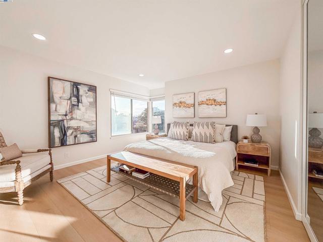 773 Coronado, Foster City CA: https://media.crmls.org/mediaz/4bef7ea8-dfc6-42d0-a46d-13212a135c43.jpg