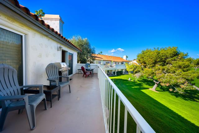 320 Vista Royale Drive, Palm Desert CA: https://media.crmls.org/mediaz/4bef808e-96d4-403e-962d-b09dd35a057f.jpg