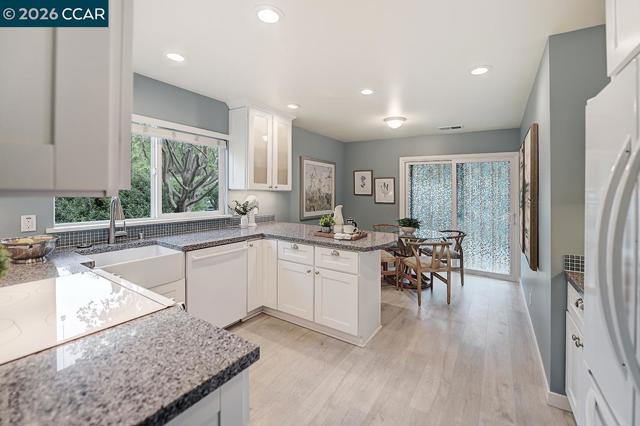 Image 8 of 58 For 925 Terra California Dr  6