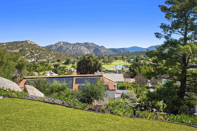 15519 Calistoga Dr., Ramona CA: https://media.crmls.org/mediaz/4befac08-6288-4597-81fb-fa1be6cdddf7.jpg