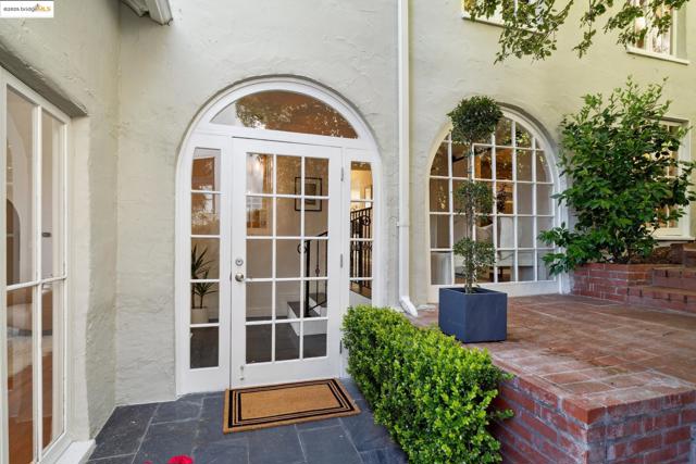 1143 Keith Ave, Berkeley CA: https://media.crmls.org/mediaz/4bf06c33-b2ae-463c-8fff-67a7b829ccc5.jpg