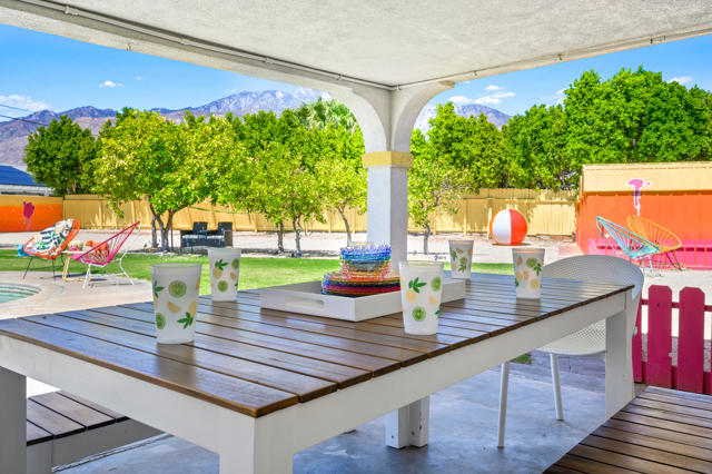 2099 E Racquet Club E Road, Palm Springs CA: https://media.crmls.org/mediaz/4bf07b39-fd4d-4ad5-9dda-ecac7df3d16f.jpg