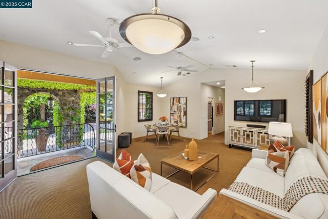 3711 Northgate Woods Court, Walnut Creek CA: https://media.crmls.org/mediaz/4bf09075-c87e-4558-9c39-95466448353f.jpg