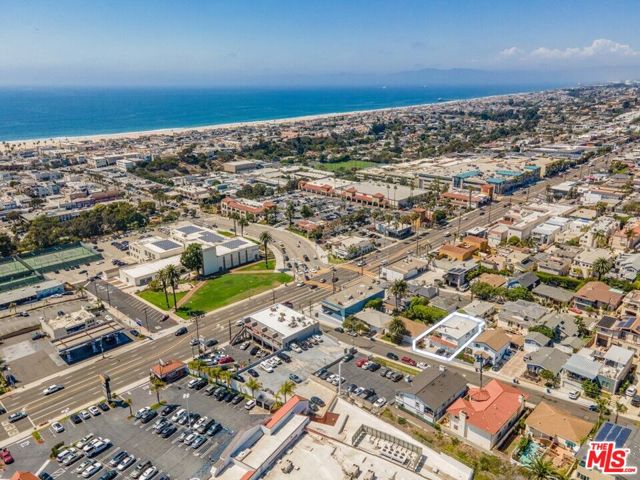 831 13th Street, Hermosa Beach, California 90254, ,Residential Income,Sold,13th,22194461