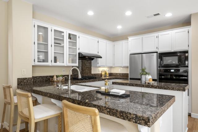 7040 Whitewater Street, Carlsbad CA: https://media.crmls.org/mediaz/4bf1a049-0149-4474-94e5-6ef888ba6c09.jpg