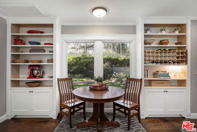 2555 N Altadena Drive, Altadena CA: https://media.crmls.org/mediaz/4bf1c072-2e45-46db-b1c9-61a8052ce4f3.jpg