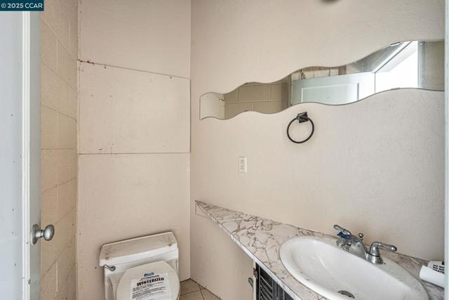 841 Ocean Ave, Richmond CA: https://media.crmls.org/mediaz/4bf1f086-1b0d-49b2-a5d5-9ea1c34df480.jpg