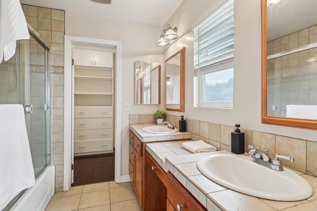 1215 Weaver St, San Diego CA: https://media.crmls.org/mediaz/4bf33337-8046-4b63-9e34-c00f21066dbe.jpg