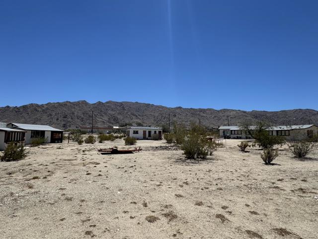 73392 Sullivan Road, 29 Palms CA: https://media.crmls.org/mediaz/4bf3939d-be48-4562-aa60-73fc2da713a6.jpg