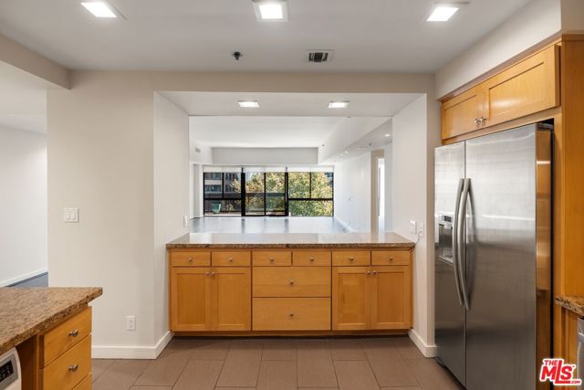 10445 Wilshire Boulevard, 406 photo 20