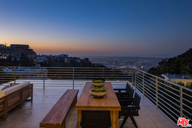 1895 Rising Glen Road, Los Angeles CA: https://media.crmls.org/mediaz/4bf4b46d-ecbe-4765-beb8-d6431b1a8d45.jpg
