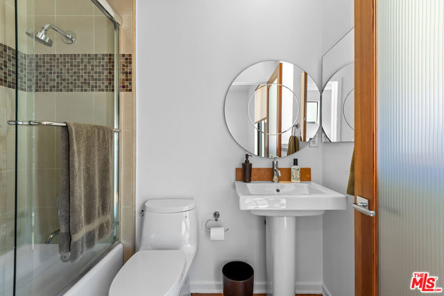 12936 Discovery, Los Angeles CA: https://media.crmls.org/mediaz/4bf4c956-478a-4cc8-8105-adaaece1ed18.jpg