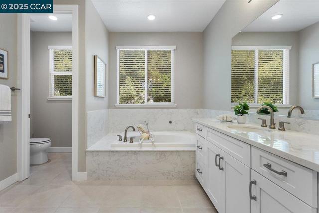 17691 Whisper Ln, Castro Valley CA: https://media.crmls.org/mediaz/4bf4f799-c0e0-4568-93c7-614766f13df8.jpg