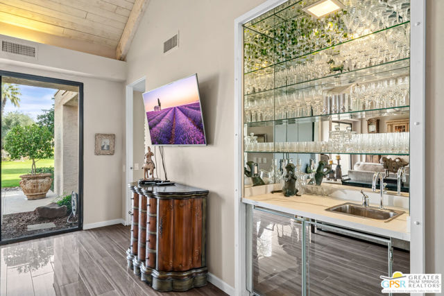 138 Desert West, Rancho Mirage CA: https://media.crmls.org/mediaz/4bf578c4-85c1-429b-9aef-e12d07d8def3.jpg