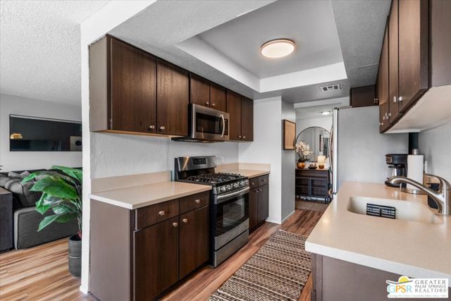 400 N Sunrise Way, Palm Springs CA: https://media.crmls.org/mediaz/4bf5edcb-028a-4c59-b7e9-1b63c57e1045.jpg