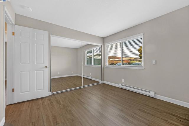 394 Caliente Dr, San Leandro CA: https://media.crmls.org/mediaz/4bf60782-9956-416e-bb67-8d680aee6ffd.jpg