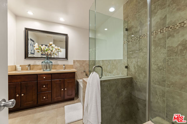 6130 Flores Avenue, Los Angeles CA: https://media.crmls.org/mediaz/4bf654bb-48ad-4f75-8b51-3934a4a64316.jpg