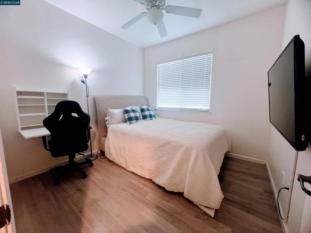 430 Chestnut Street, Brentwood CA: https://media.crmls.org/mediaz/4bf677b8-7dad-49e8-8f56-edea3399fc8b.jpg